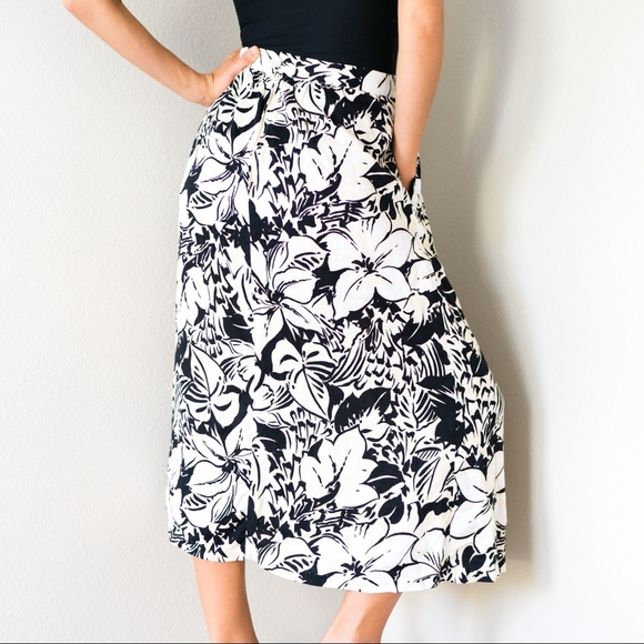 Vintage Floral High Waisted Skirt 24 Waist XS - Picture 2 of 3